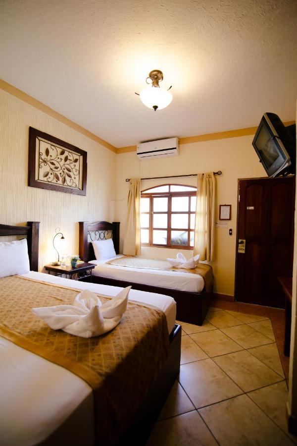 Hotel Quinta Maya Flores Exterior photo
